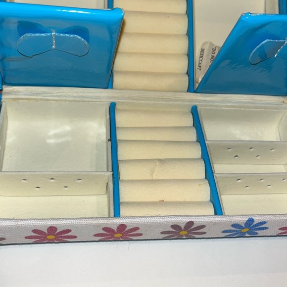 JEWELRY BOX ORGANIZER TRAVEL CASE PURSE FOR RINGS NECKLACE EARRINGS BRACELETS - Picture 9 of 9